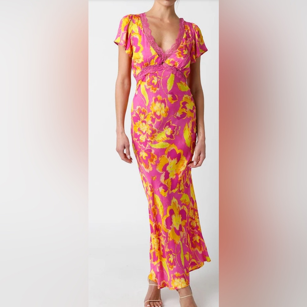 NWT | The Fifi Floral Dress features a lace trim v-neck by Olivaceous